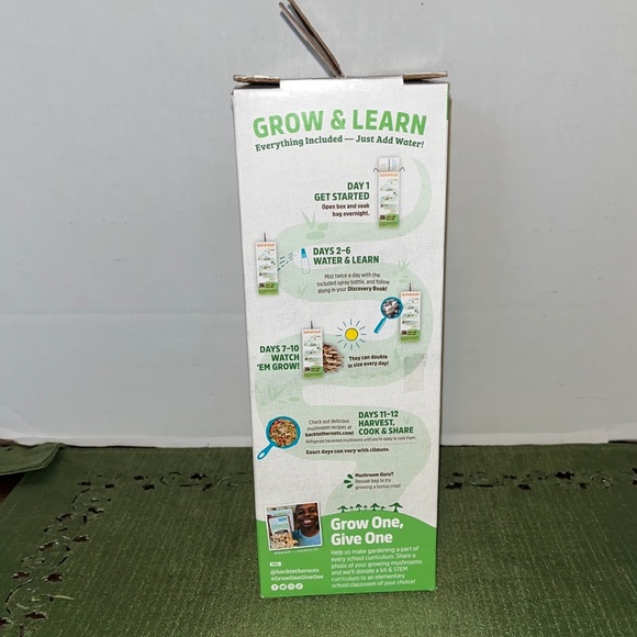 Back to the roots Organic Mushroom Grow Kit - Green and White - Picture 2 of 4